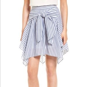 Tie-waist Handkerchief Hem skirt